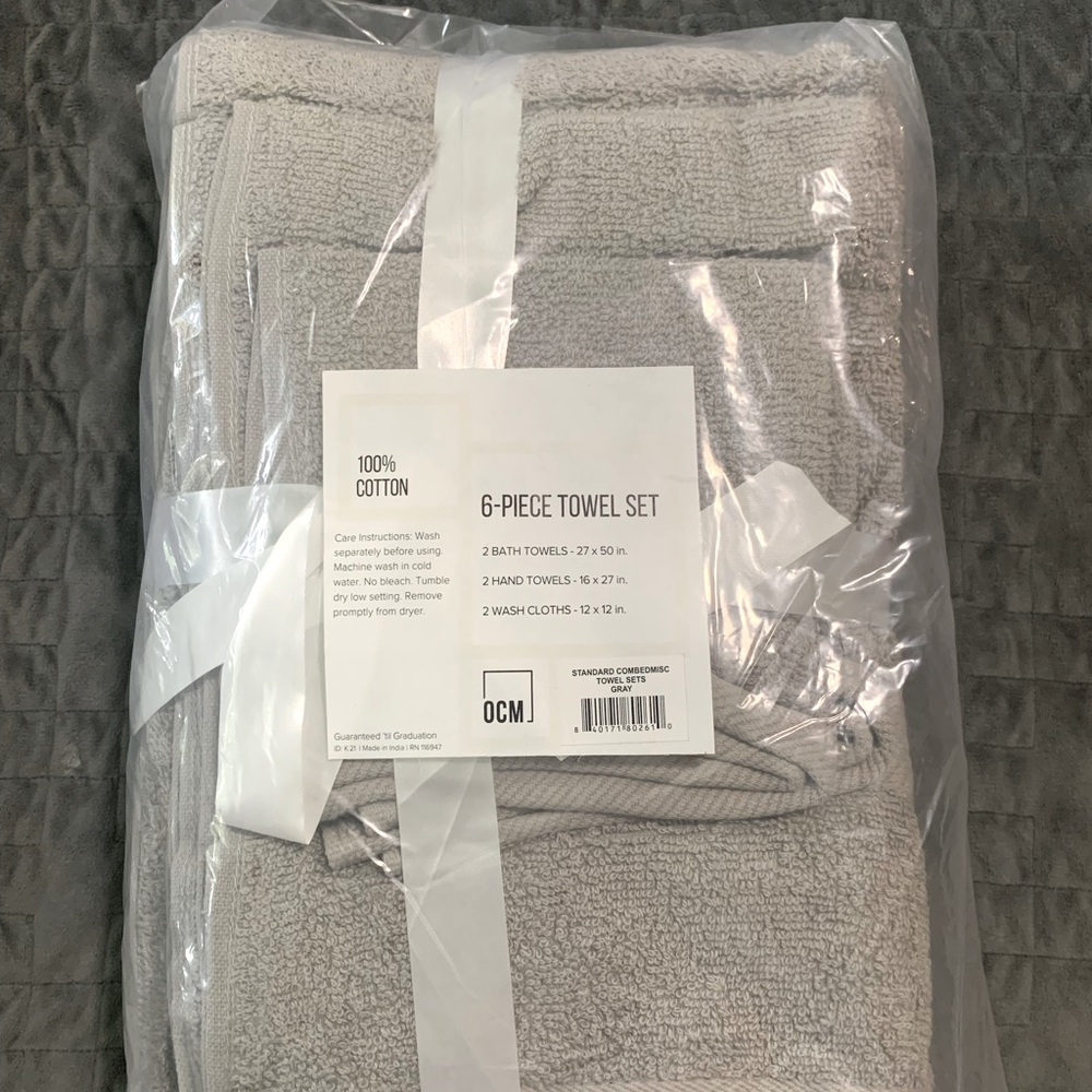 NWT Gray Bath Towel Set